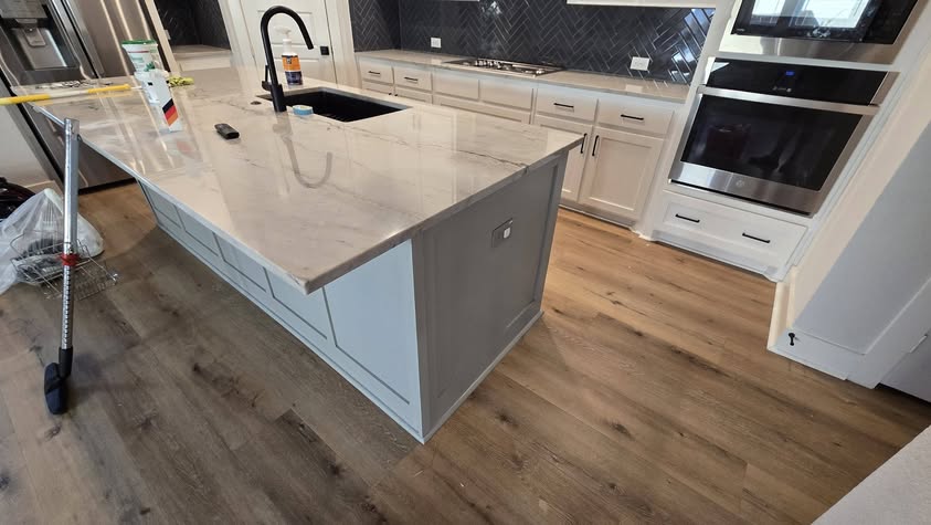 Professional kitchen cabinets by EZ Innovation LLC, Houston handyman